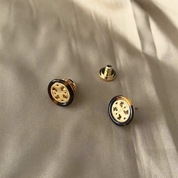 Tory Burch Unique Tortoise Shell Gold Logo Circle Studs - Picture 2 of 8